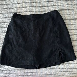 Black size medium skort.